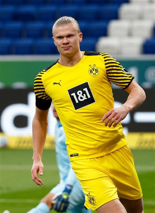 一场5-3逆转，让巴萨甩开2大争冠对手！创造历史：加冕西甲第3队（5-3翻盘，巴萨甩开两大争冠对手！载入史册：加冕为西甲历史第3队）