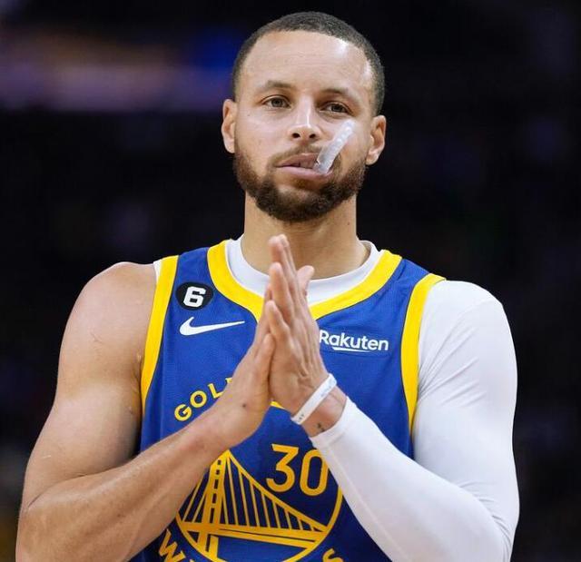 德天空：阿兹努世俱杯训练表现和态度不佳，让孔帕尼感到失望（德国天空体育：阿兹努在世俱杯训练中的态度与表现欠佳，令孔帕尼失望）