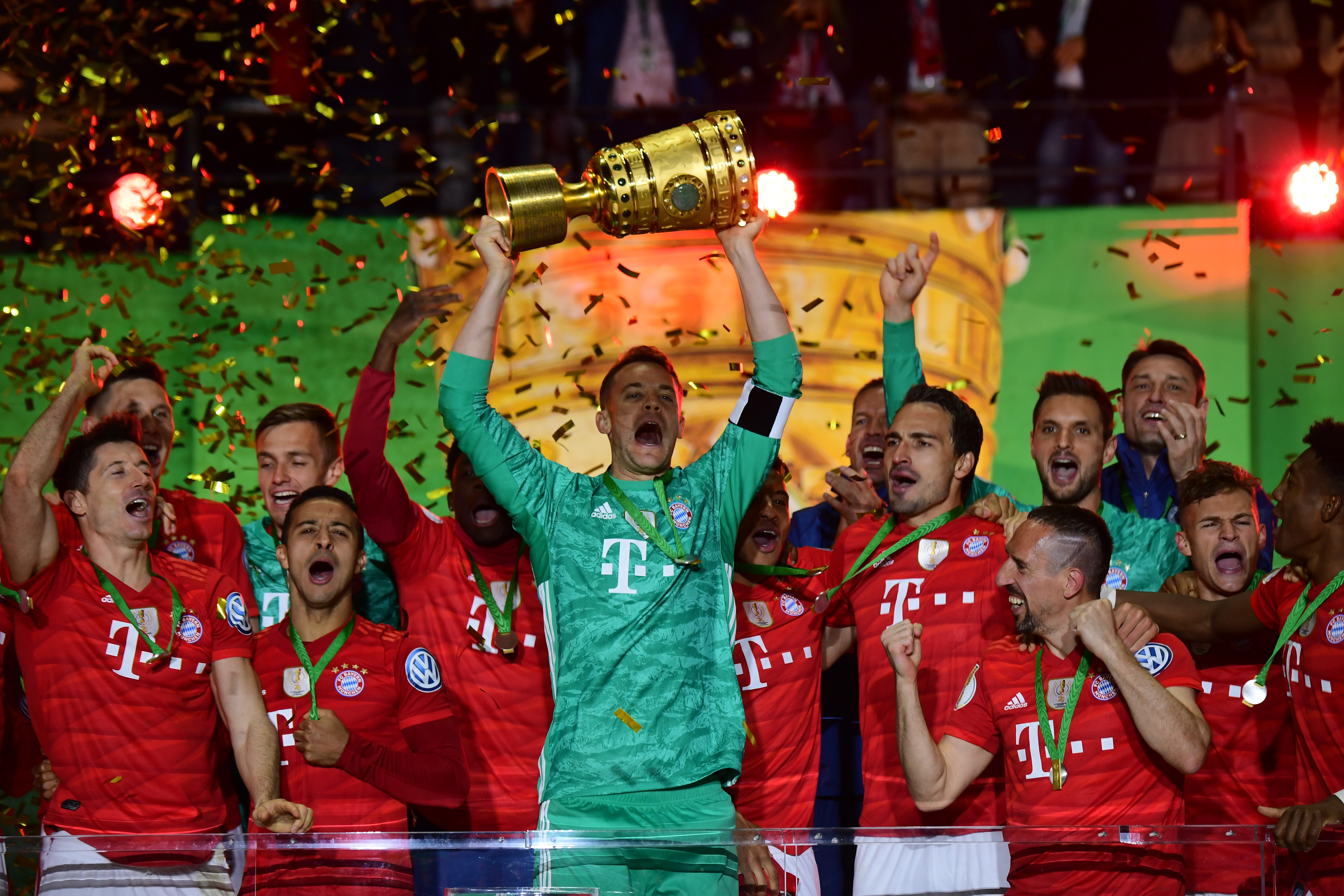 镜报：曼联1月无法召回霍伊伦，那不勒斯有欧冠资格就能买断（镜报：曼联冬窗不能召回霍伊伦，那不勒斯若获欧冠席位可执行买断）