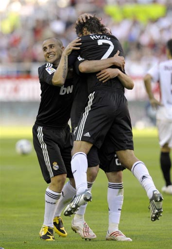 詹姆斯本场正负值-33，圣诞大战历史第二低仅次于邓肯-34（詹姆斯此战正负值-33，圣诞赛史第二低，仅逊邓肯-34）