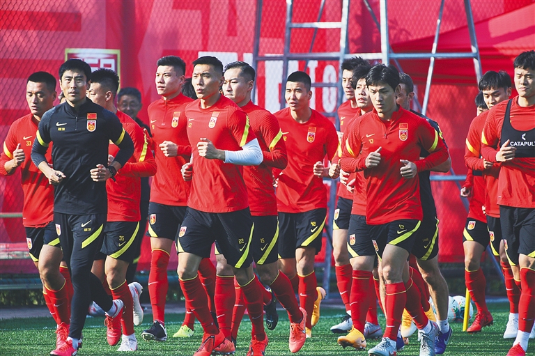 内马尔炮轰报销传闻：他们编造太多假新闻，我不会拿职业生涯冒险（内马尔否认赛季报销：假消息太多，我绝不拿职业生涯冒险）