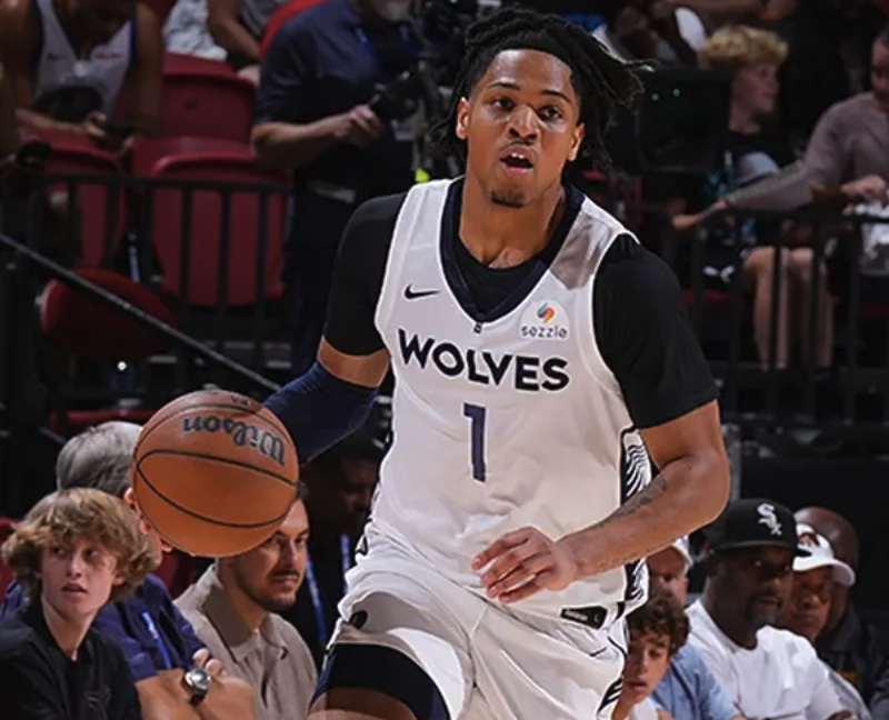 龚翔宇放飞自我成搞笑女！江苏3大位置调整，14人名单呼之欲出（龚翔宇笑点拉满成梗王，江苏三处调整，14人名单即将揭晓）