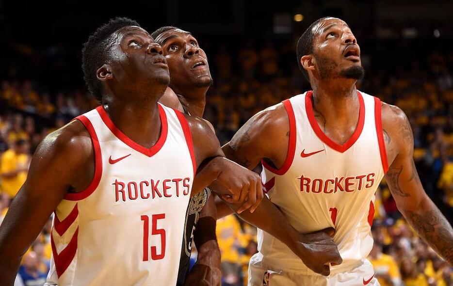 奇闻揭秘：巴西球星自掏腰包加盟中超，为追逐梦想付出数十万代价（秘闻曝光：巴西球星为逐梦自费加盟中超，砸下数十万）