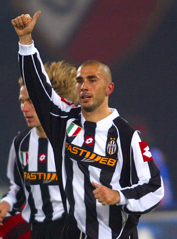 科莫队晒帕斯晃倒劳塔罗视频，后者回应差不多得了（科莫队发布帕斯晃倒劳塔罗视频，劳塔罗回应：差不多就行了）