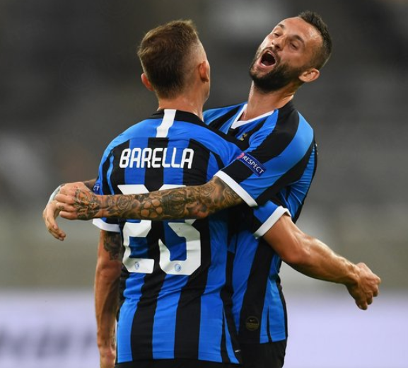 骑行新手从扶墙到放手的突破过程（从扶墙到自如：骑行新手的突破之路）