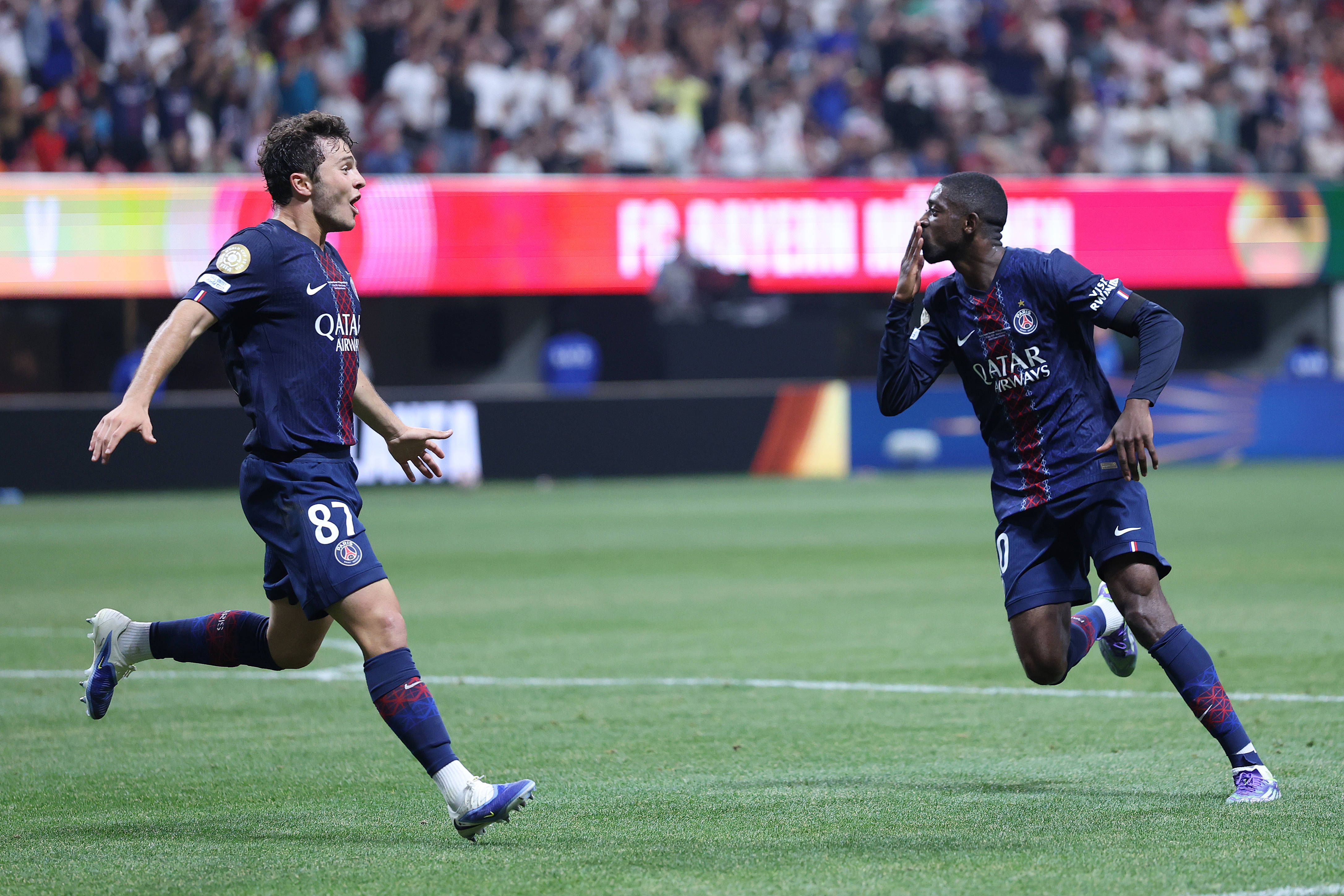 德天空：法兰克福和阿贾克斯谈17岁小将斯图尔的转会，想明夏引进（德天空：法兰克福与阿贾克斯磋商17岁小将斯图尔转会，目标明夏签下）