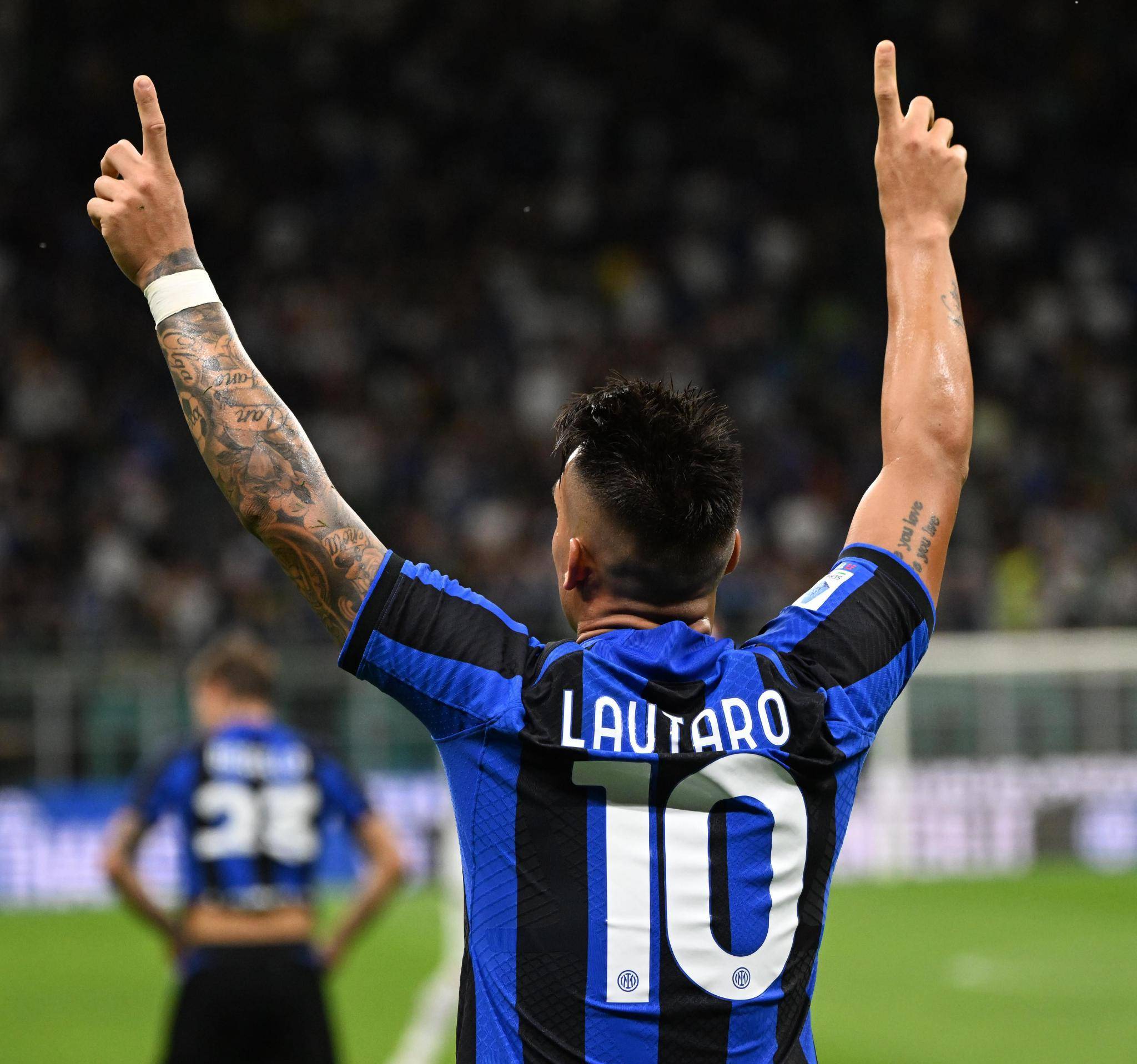 詹姆斯强调防守团队协作的重要性（詹姆斯谈防守：团队协作至关重要）