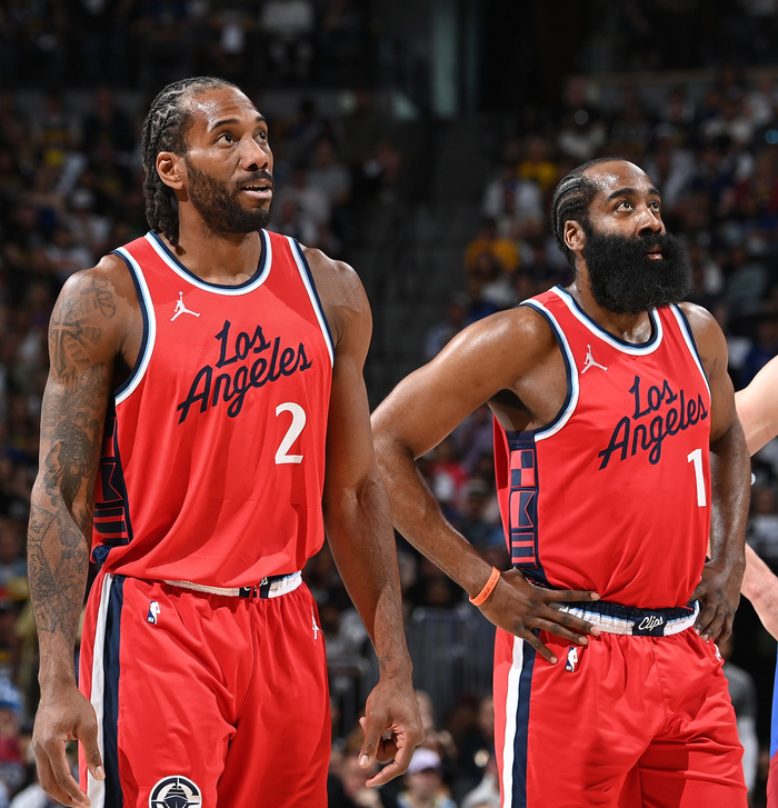 世体：因巴萨官方APP问题，约2000人无法下载门票进入球场（世体：巴萨官方App故障致约2000名球迷无法下载门票入场）