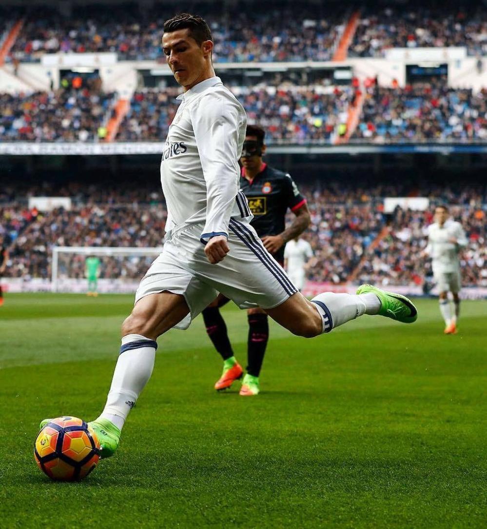 揭幕战温馨一幕！李春江受邀观看广厦总冠军颁奖仪式，受到热烈欢迎（揭幕夜暖心时刻：李春江受邀见证广厦加冕仪式，现场热烈欢迎）