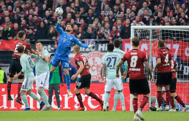 迈克·布朗谈沙梅特右肩伤情：将在未来几天接受全面评估（迈克·布朗称沙梅特右肩伤势将于近日进行全面评估）