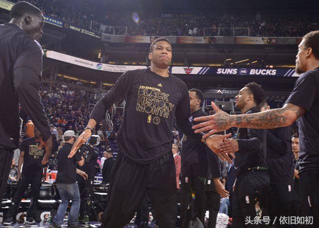 37岁库里太疯狂！刷新NBA过去79年三分纪录，勇士却吞三连败（37岁库里狂刷纪录：改写NBA79年三分历史，勇士却陷三连败）