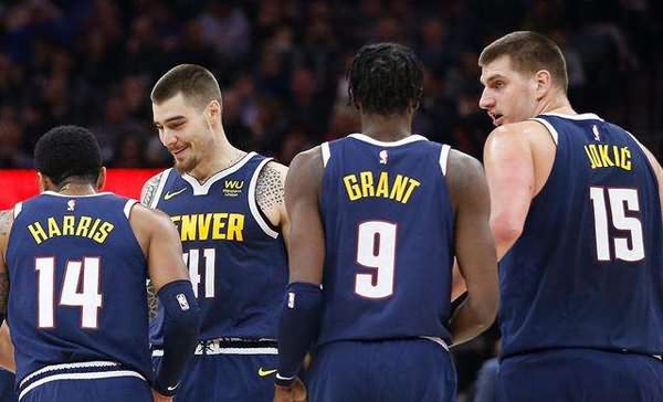 雪上飞驰，心向苍穹——滑雪运动的激情与蜕变（踏雪飞扬，志逐云天——滑雪的燃情与蜕变）