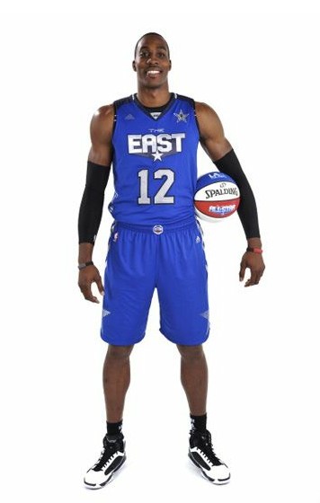 掘金约基奇三双末节爆发（约基奇三双引领掘金末节发力）