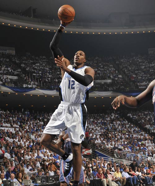 世体：对阵法鹰巴萨共有502人转卖门票，包括11名季票持有者（世体：巴萨战法鹰一役，502人转售球票，其中包含11名季票持有者）