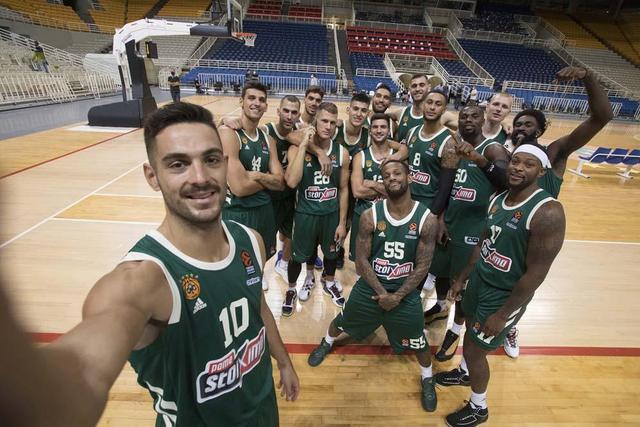 每体：一名巴萨球迷因点燃焰火导致公交车起火被逮捕（每体：巴萨球迷燃放焰火致公交起火，已被警方拘捕）