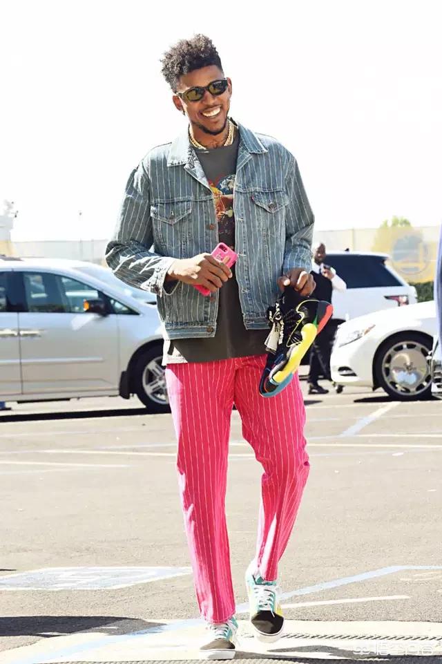 杰克逊罚球绝杀，助球队逆转胜（杰克逊关键罚球锁定胜局，球队逆转告捷）