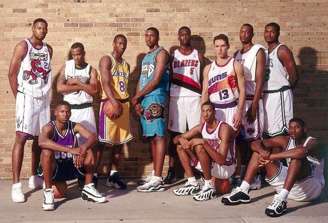 哈登下半场哑火4中0仅得2分，正负值-17全队最低（哈登下半场手感冰凉，4投0中仅拿2分，正负值-17全队最差）