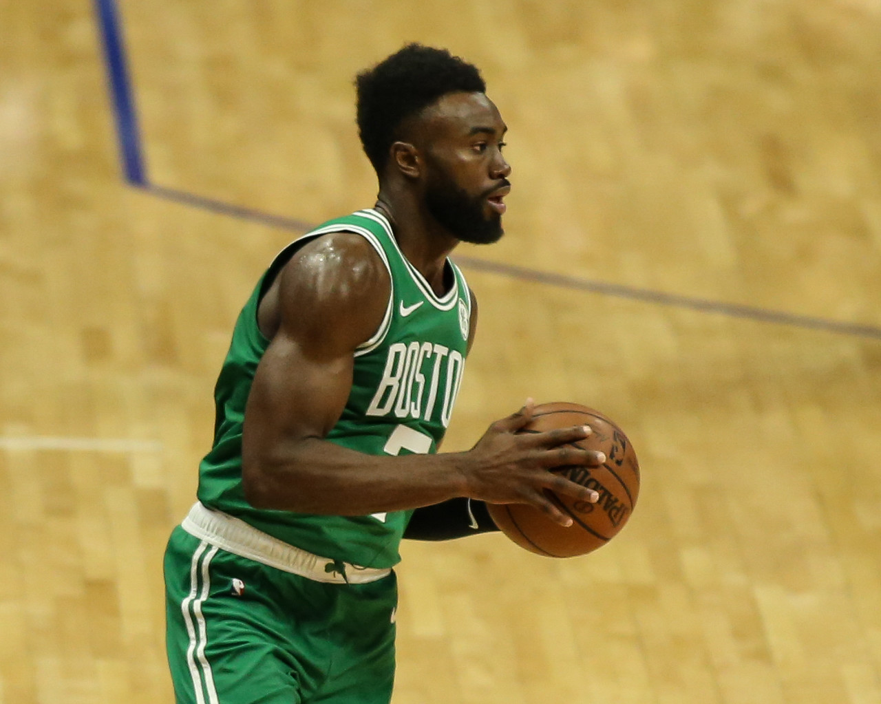 门将扑出关键点球，球迷热议（门将神扑化解点球，球迷掀起热议）