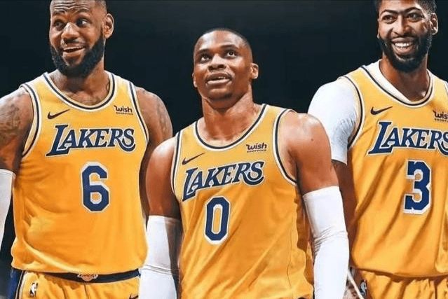 足球不相信眼泪（绿茵场不容眼泪）