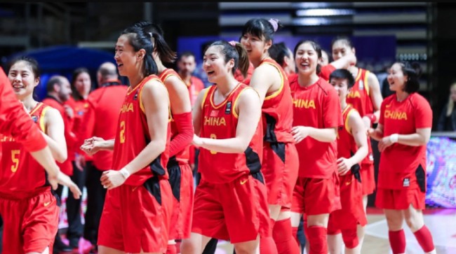 记者：莱比锡有意用霍伊伦取代谢什科，霍伊伦明确表示不想去（莱比锡考虑以霍伊伦顶替谢什科，但霍伊伦已明确拒绝加盟）