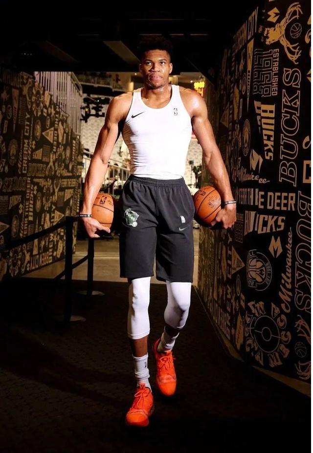 执教俱乐部前1000场场均积分前10：瓜迪奥拉第1，穆里尼奥第2（俱乐部执教前1000场场均积分TOP10：瓜迪奥拉居首，穆里尼奥次席）