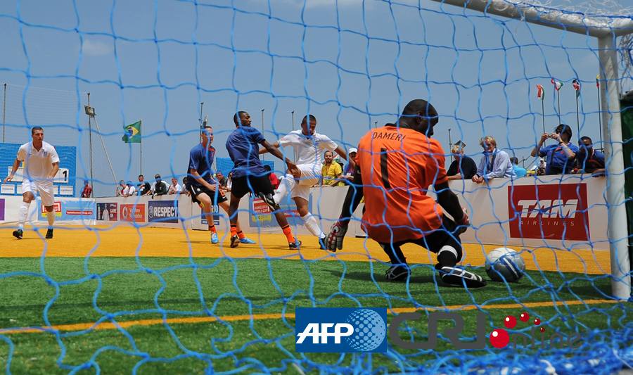 费兰·托雷斯戴帽创生涯新高！巴萨锋线涅槃重生（费兰-托雷斯上演帽子戏法刷新个人纪录，巴萨锋线浴火重生）