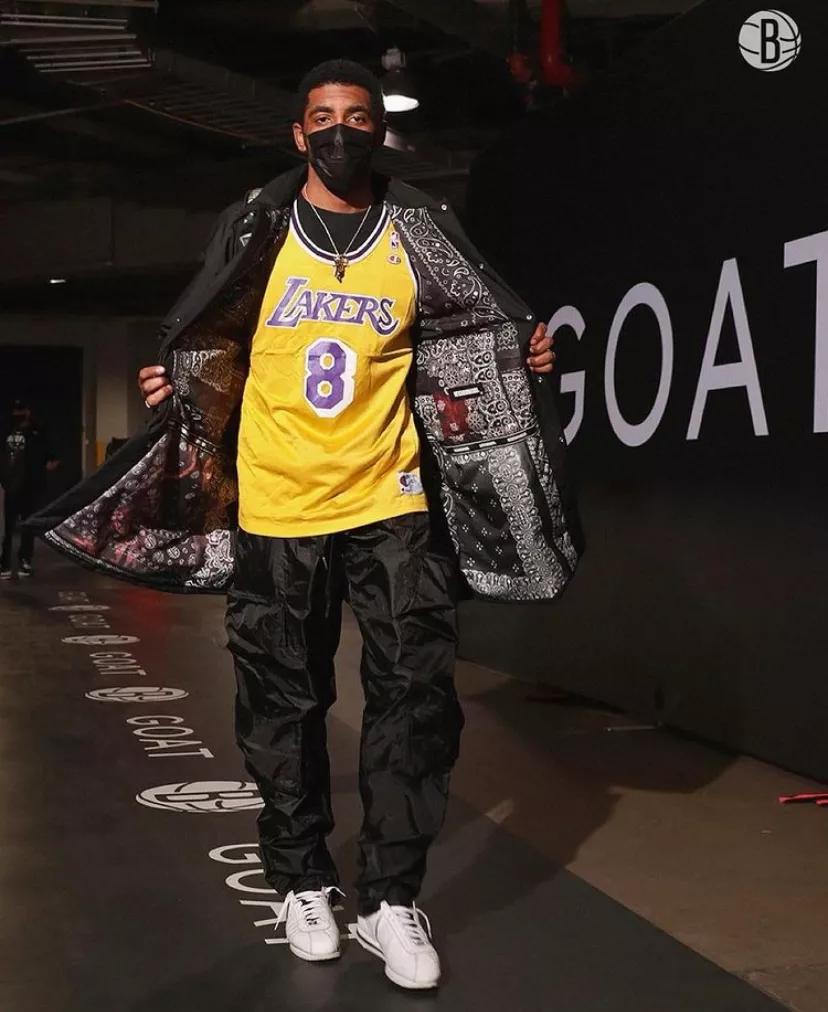 名记：联盟内普遍认为字母哥若申请交易 心仪下家只有尼克斯！（名记：业内共识认为字母哥若提出交易申请，唯一首选将是尼克斯）