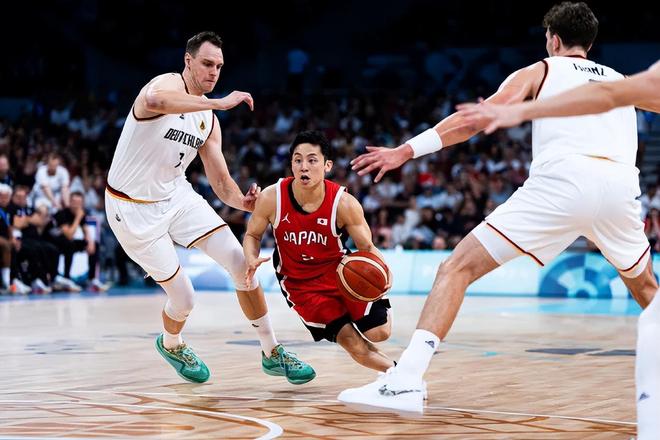 曼晚：曼联季前赛活动安排更合理，阿莫林的纪律约束比较温和（曼晚：曼联季前赛规划更科学，阿莫林的纪律管理相对温和）