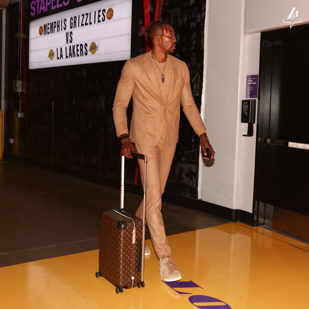 韦德：詹姆斯无需纠结得分上双纪录遭终结，他已获得无数的荣誉了（韦德：詹姆斯不必在乎得分上双纪录中断，他的荣誉已数不清）