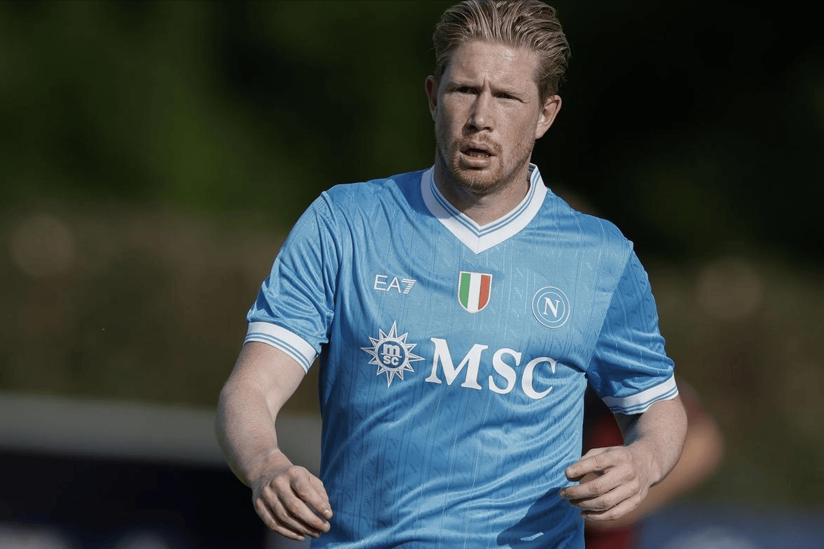 基米希穿充气南瓜装庆祝万圣节，德国队友劳姆赞其为“超模”（基米希穿充气南瓜服庆祝万圣节，德国队友劳姆直呼像超模）