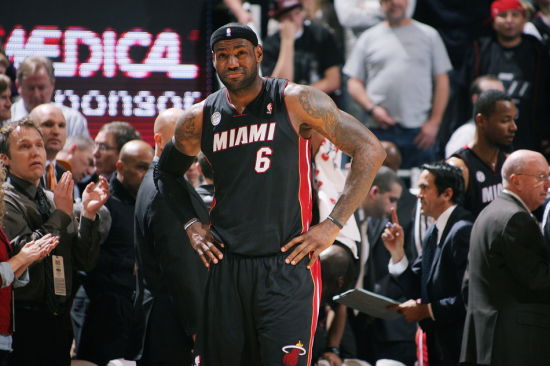 不在状态！维金斯8中2仅拿7分5板4助1帽 关键时刻遭弃用（维金斯低迷：8投2中仅7分5板4助1帽，关键时刻被摁板凳）